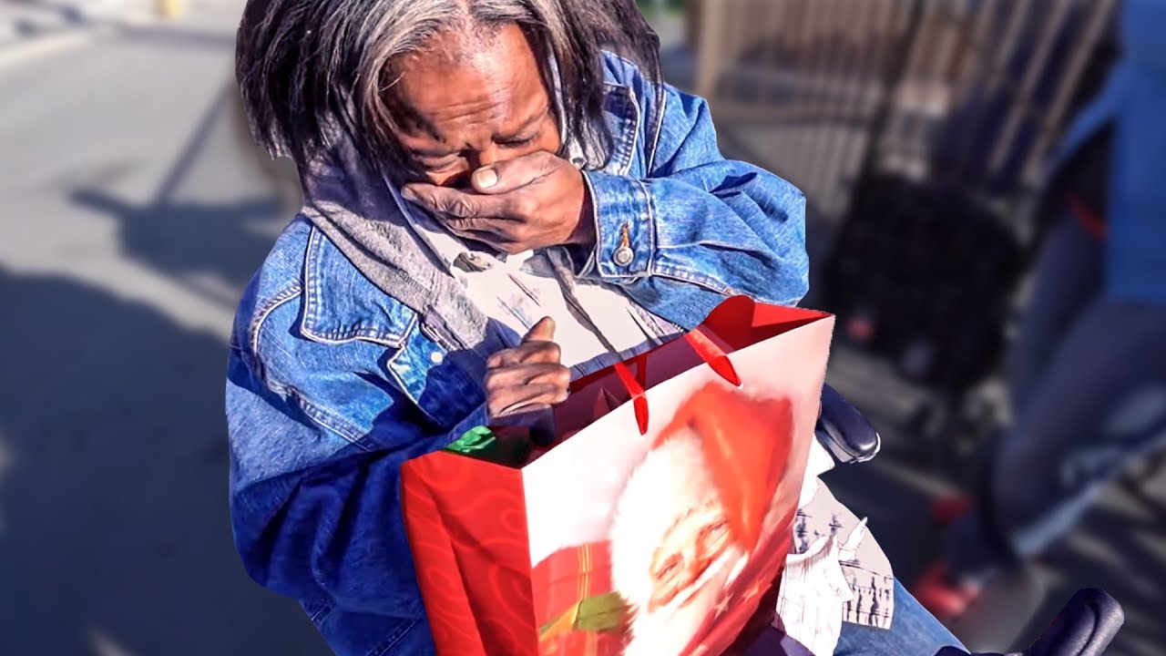 CHRISTMAS GIFTS FOR THE HOMELESS